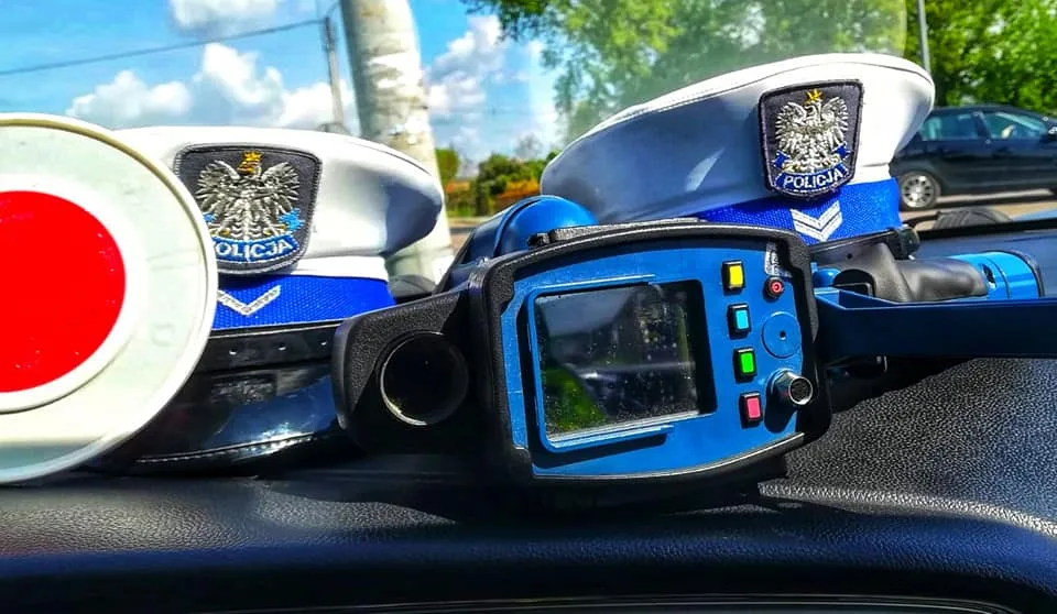 Kierowca Dodge'a przekroczył prędkość do 156 km/h w terenie zabudowanym