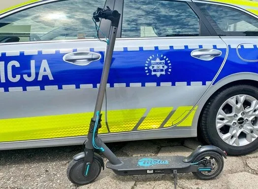Przasnyscy policjanci przypominają o zasadach bezpiecznego korzystania z hulajnóg elektrycznych
