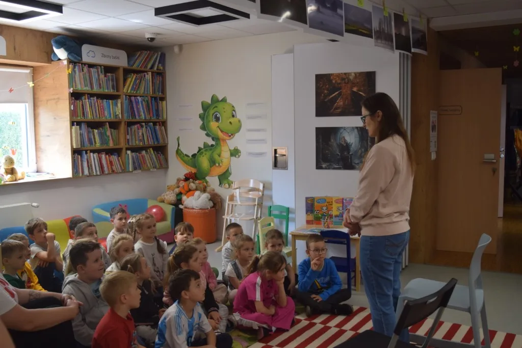 Spotkanie przedszkolaków z Kicią Kocią
