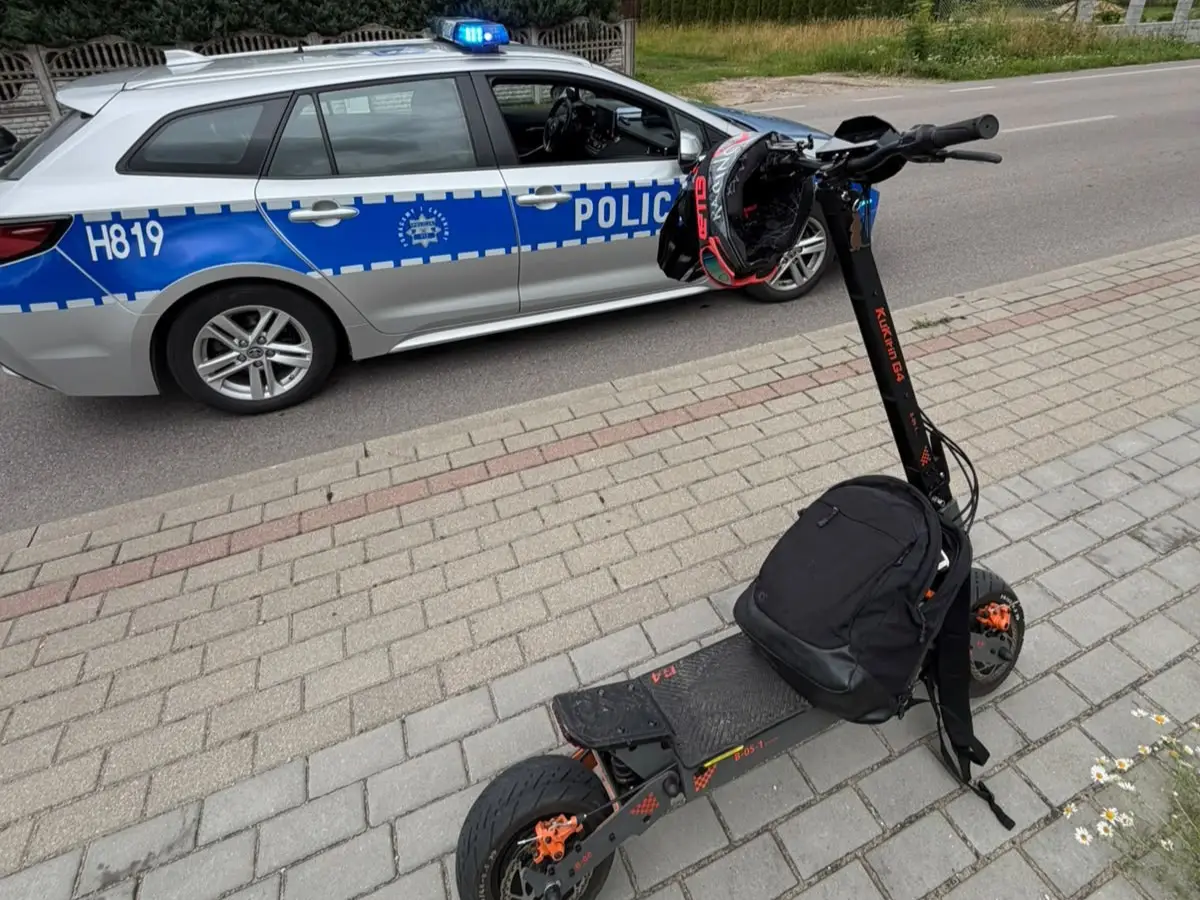 Policjanci przerwali niebezpieczną jazdę 15-latka na hulajnodze elektrycznej osiągającej prędkość 61 km/h