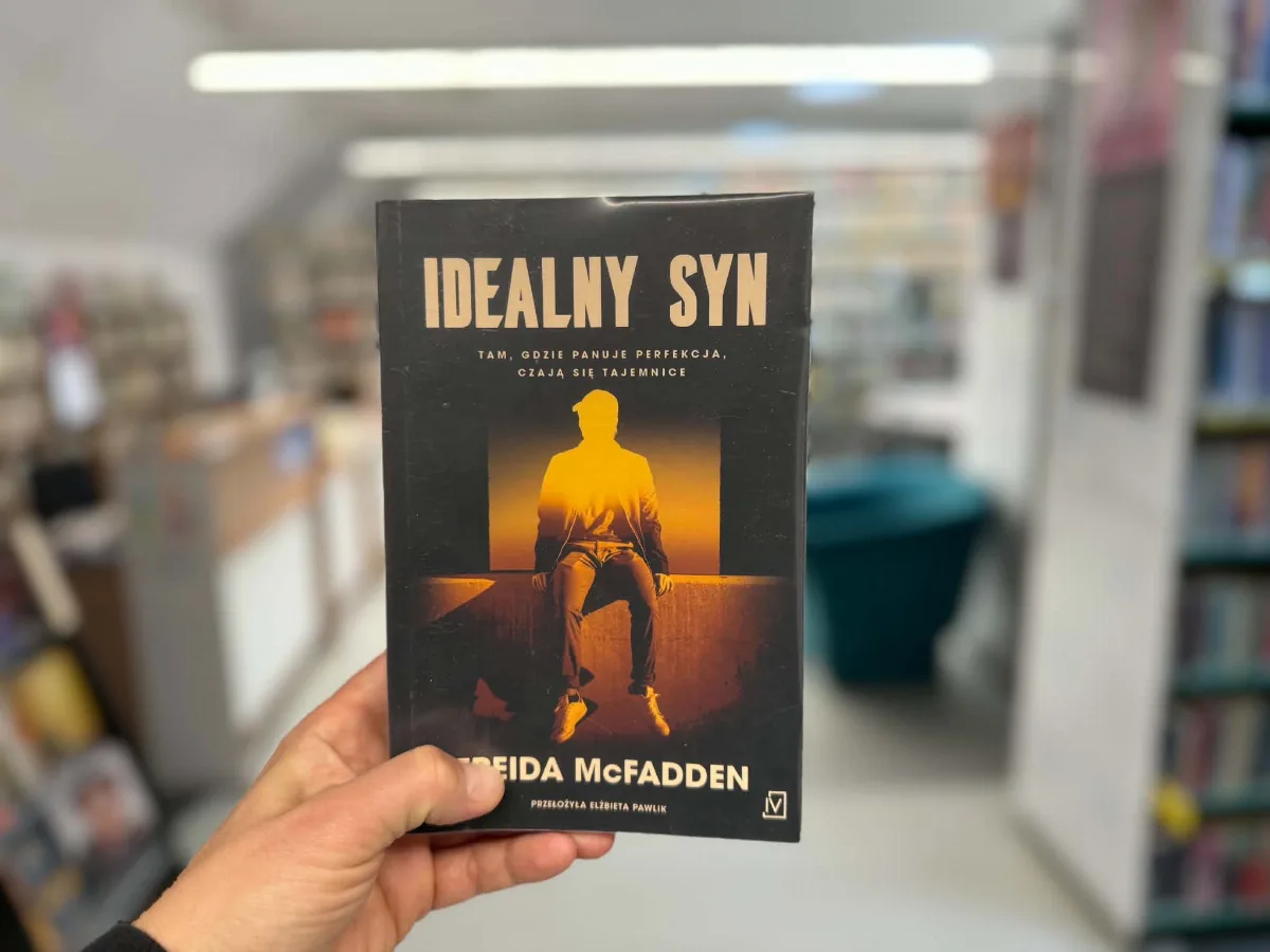 Thriller psychologiczny 'Idealny syn' autorstwa Freidy McFadden