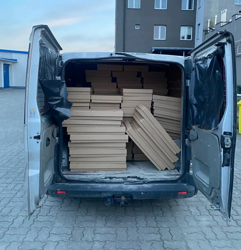 Zatrzymanie transportu papierosów bez akcyzy w Przasnyszu. Straty dla państwa wyniosły pół miliona